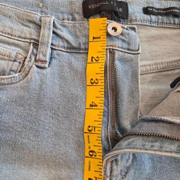 Kendall + Kylie Jean Boyfriend Bermuda Jean Shorts Frayed Hem Distressed Size 26 - Picture 7 of 7